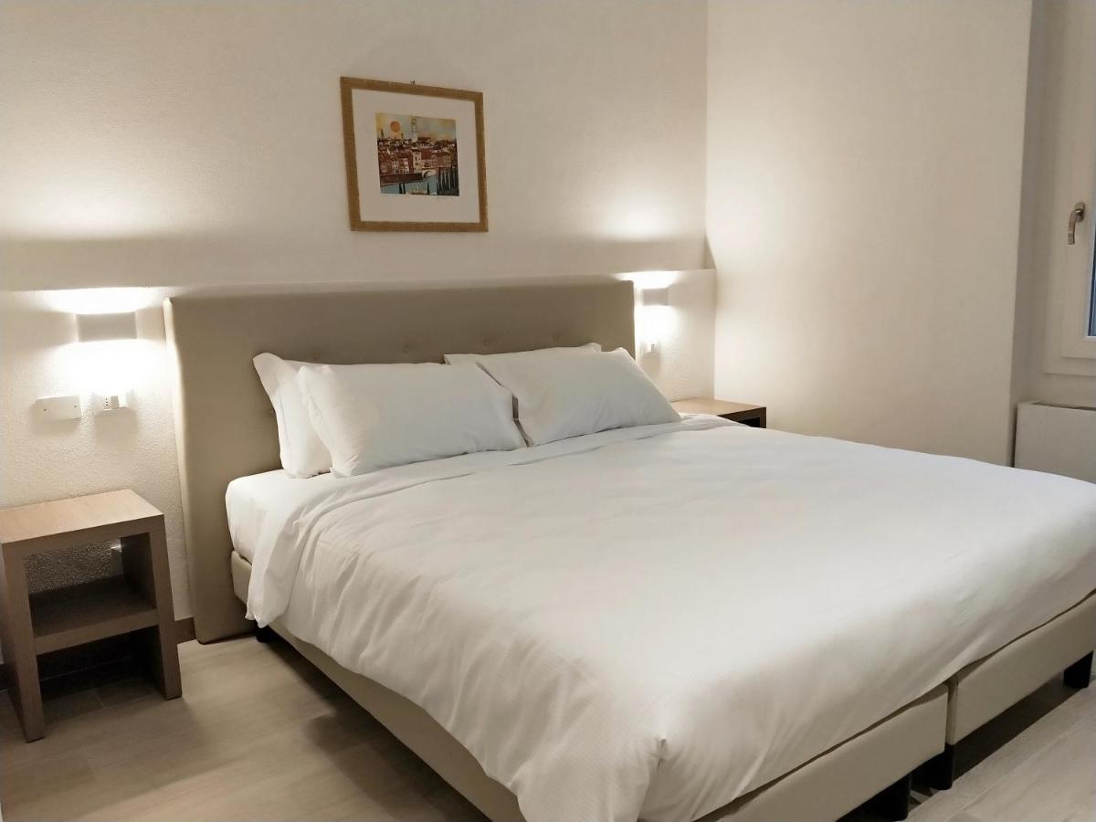 Via Poma Apartments&Rooms เวโรนา ภายนอก รูปภาพ