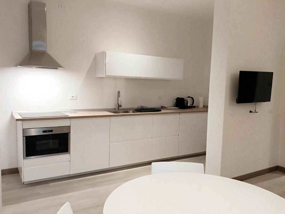 Via Poma Apartments&Rooms เวโรนา ภายนอก รูปภาพ
