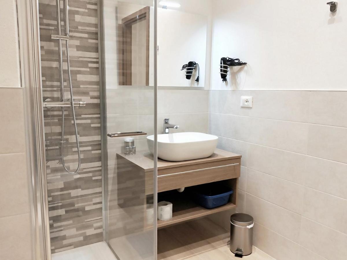 Via Poma Apartments&Rooms เวโรนา ภายนอก รูปภาพ