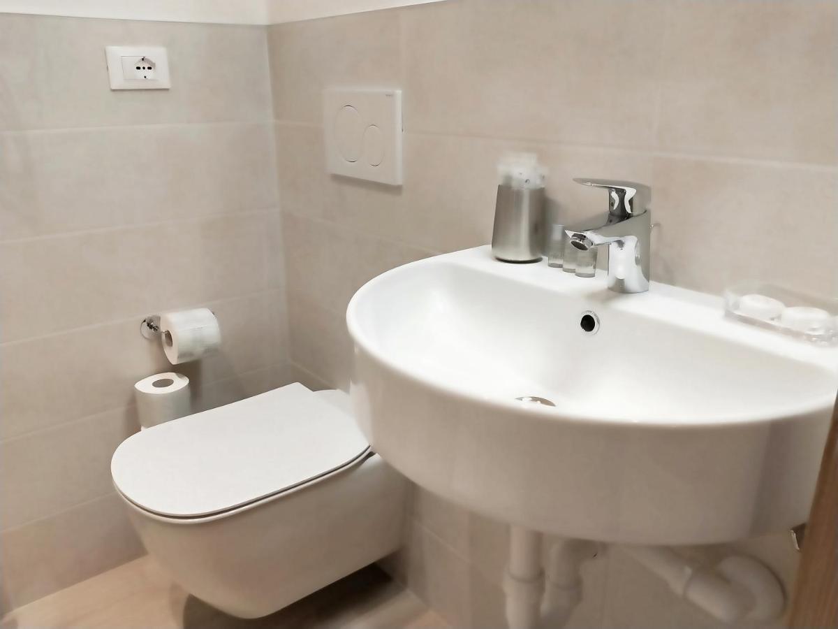 Via Poma Apartments&Rooms เวโรนา ภายนอก รูปภาพ