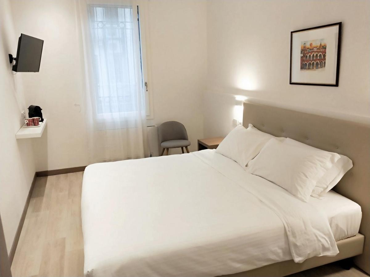 Via Poma Apartments&Rooms เวโรนา ภายนอก รูปภาพ