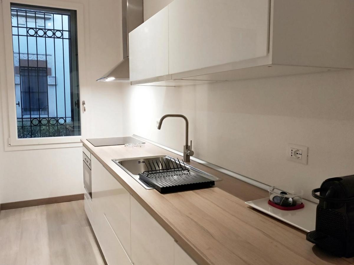 Via Poma Apartments&Rooms เวโรนา ภายนอก รูปภาพ