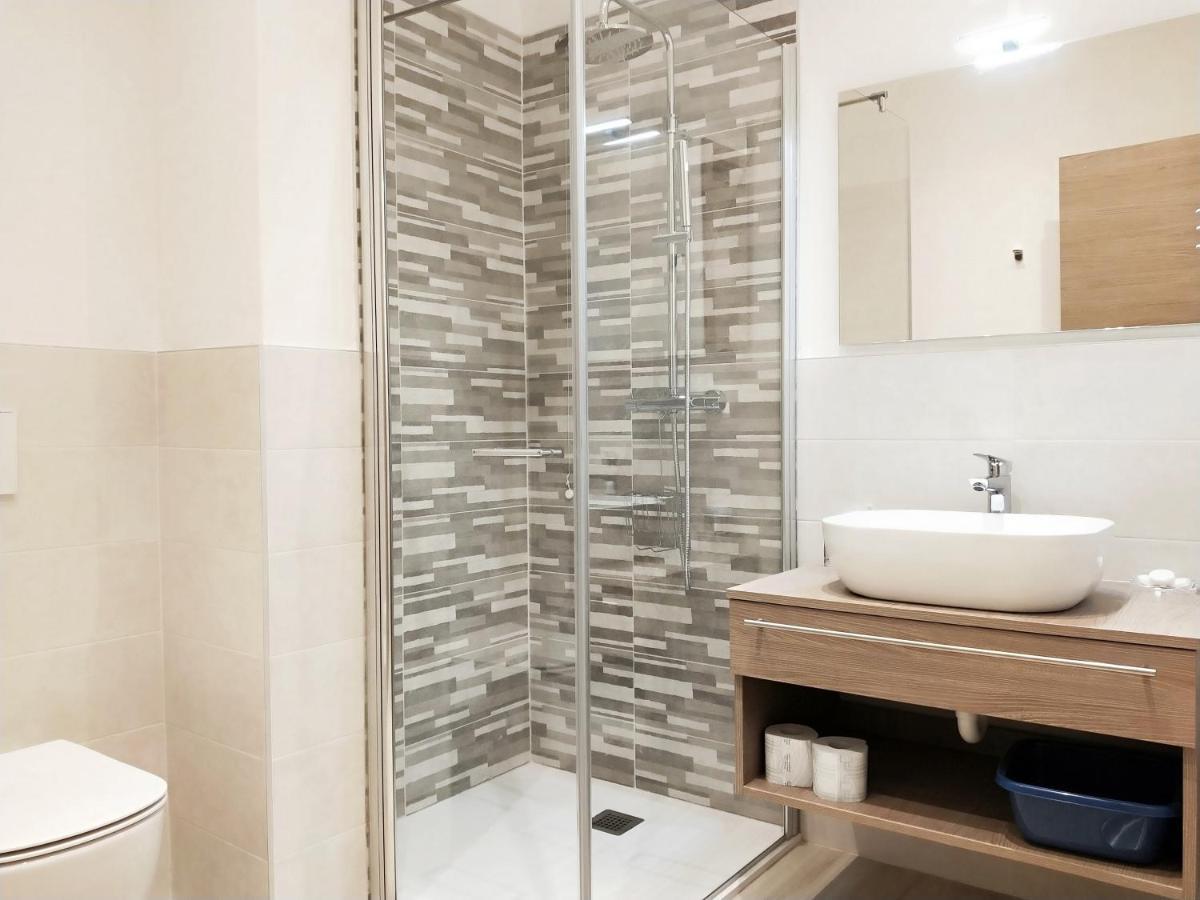 Via Poma Apartments&Rooms เวโรนา ภายนอก รูปภาพ
