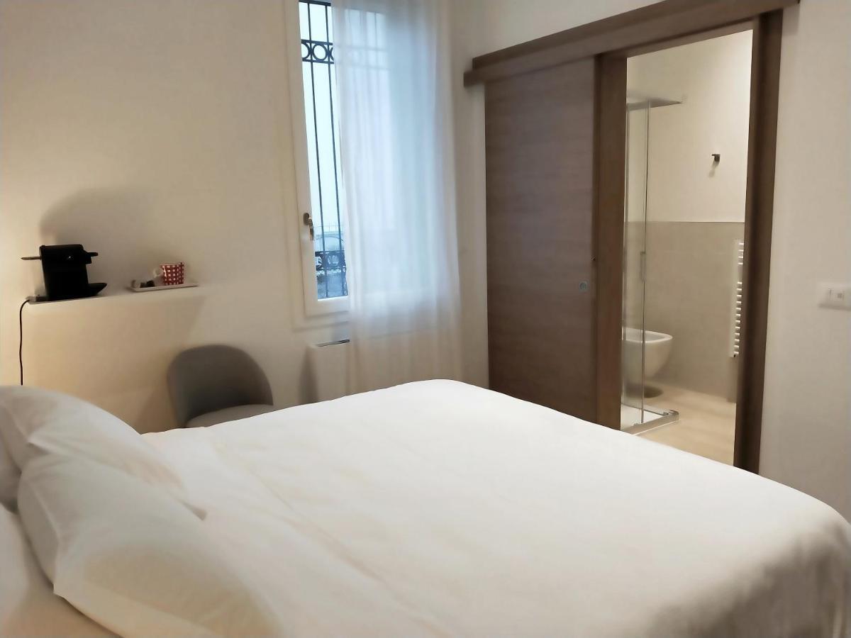Via Poma Apartments&Rooms เวโรนา ภายนอก รูปภาพ