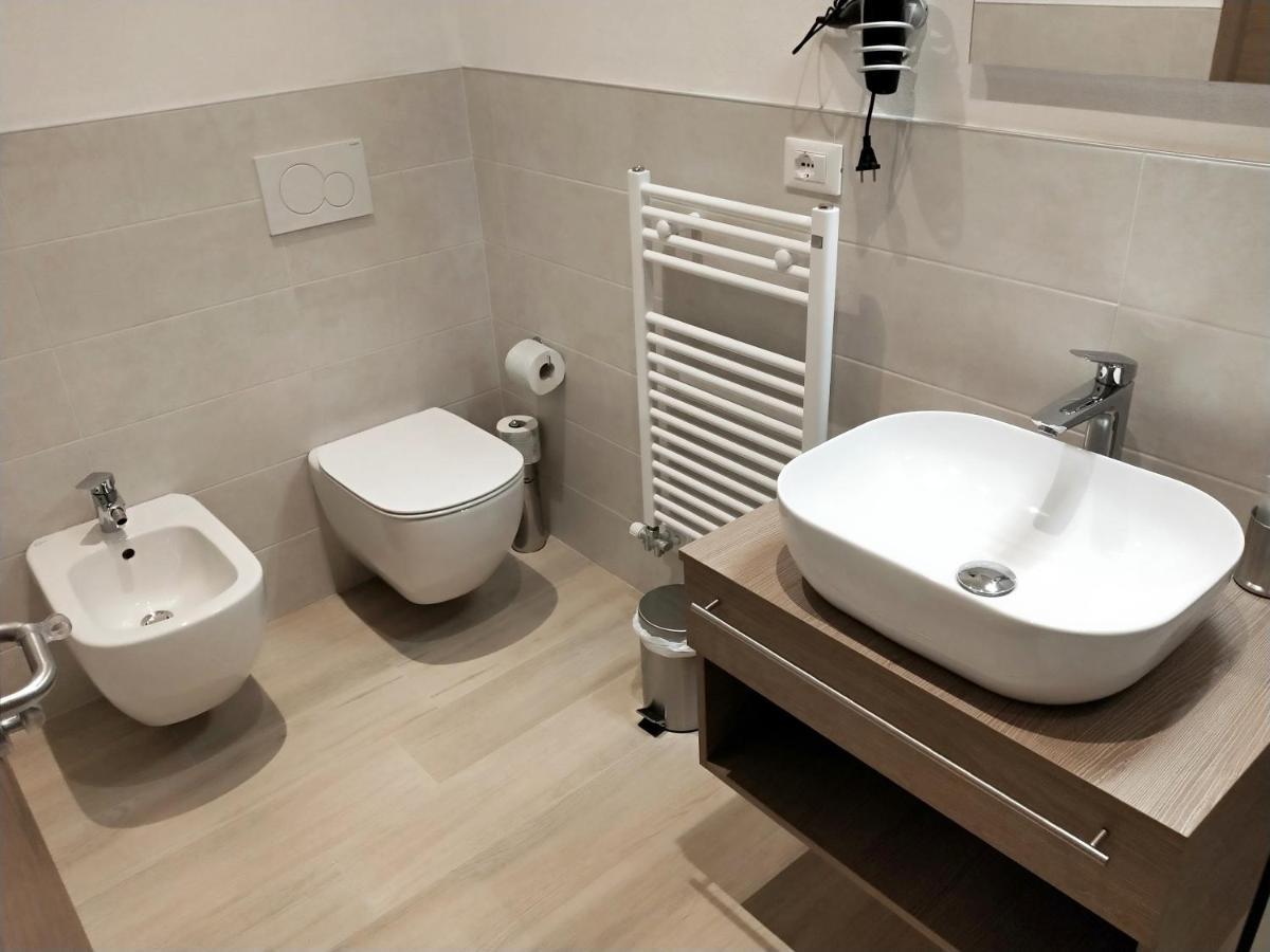 Via Poma Apartments&Rooms เวโรนา ภายนอก รูปภาพ