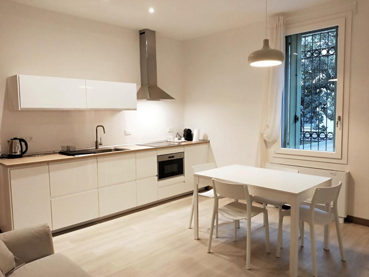 Via Poma Apartments&Rooms เวโรนา ภายนอก รูปภาพ