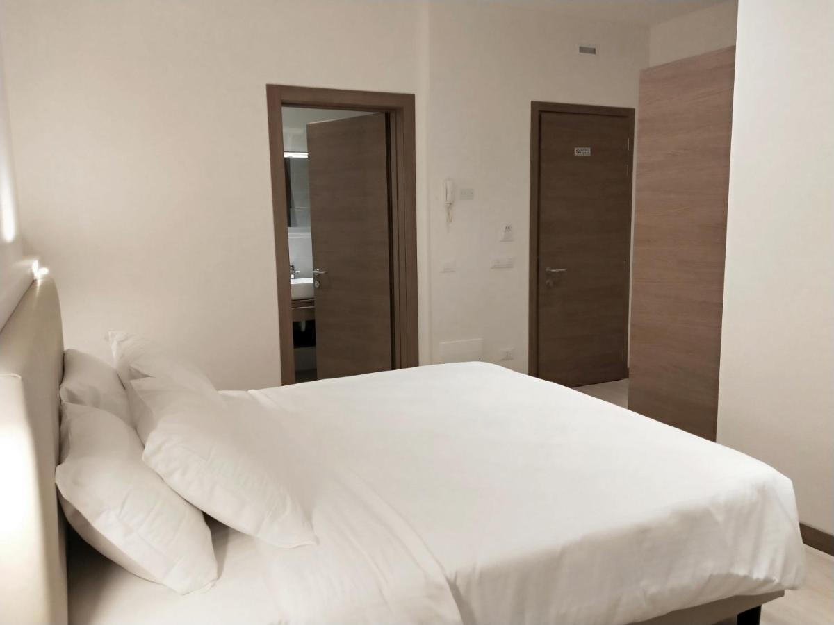 Via Poma Apartments&Rooms เวโรนา ภายนอก รูปภาพ
