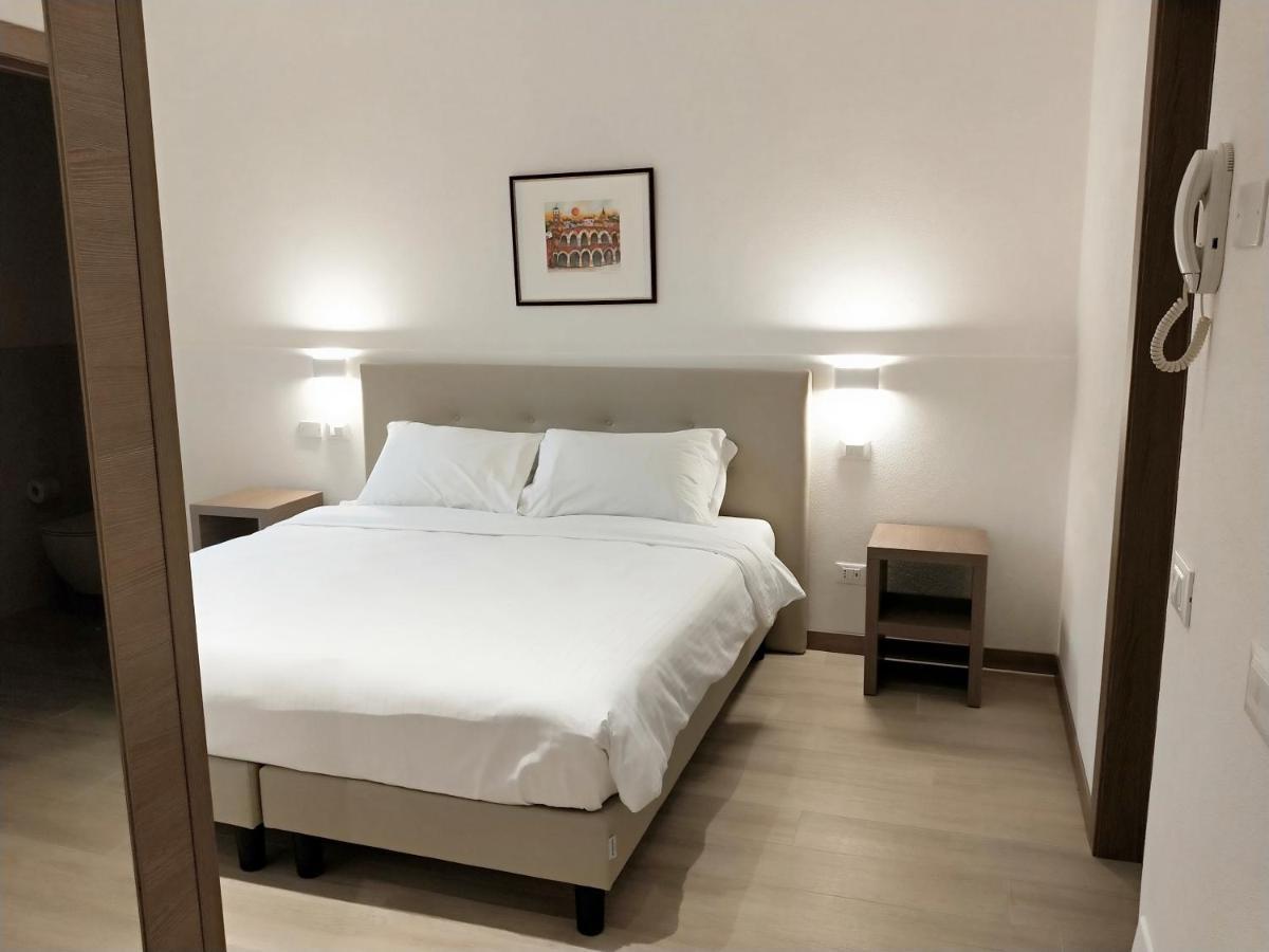 Via Poma Apartments&Rooms เวโรนา ภายนอก รูปภาพ