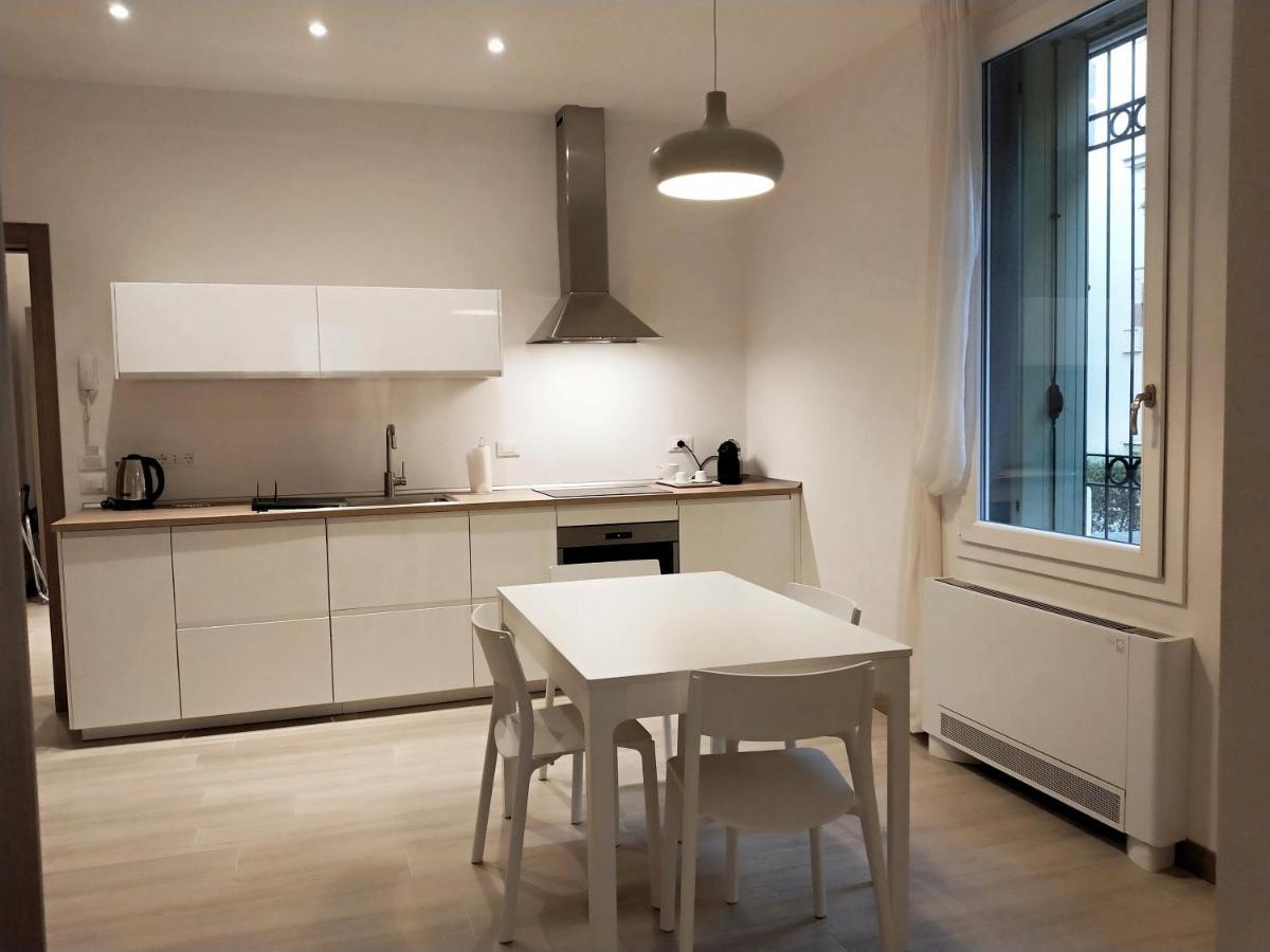 Via Poma Apartments&Rooms เวโรนา ภายนอก รูปภาพ