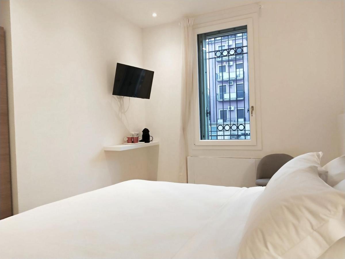 Via Poma Apartments&Rooms เวโรนา ภายนอก รูปภาพ
